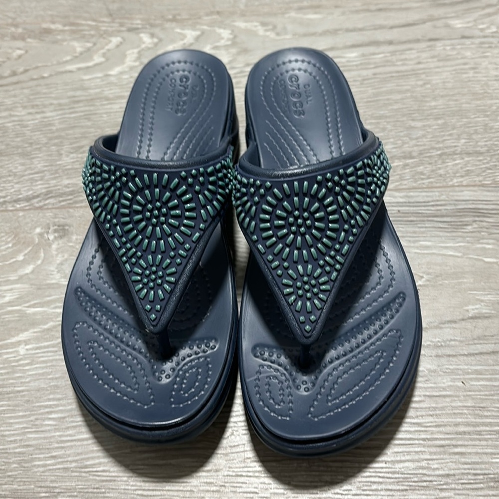 CROCS MONTEREY METALLIC Womens Wedge Thong Flip Flop Sandal Navy Blue